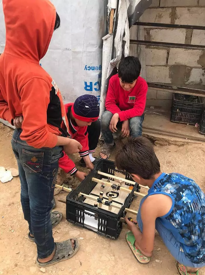Kinder und der Fußballkicker kinder kicker