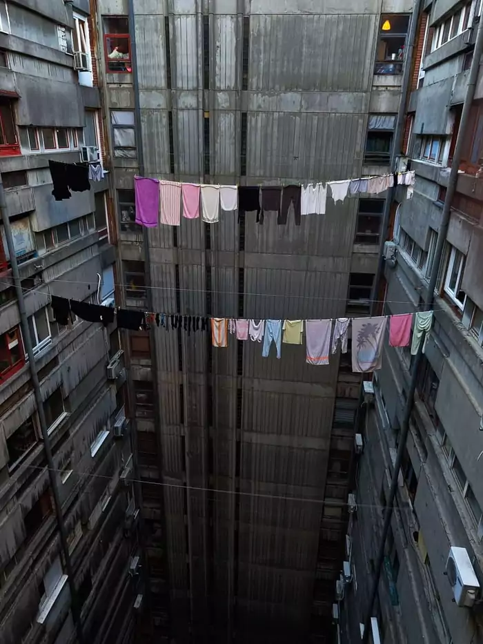 Wäsche aufhängen im Hochhaus Picdump 146 4