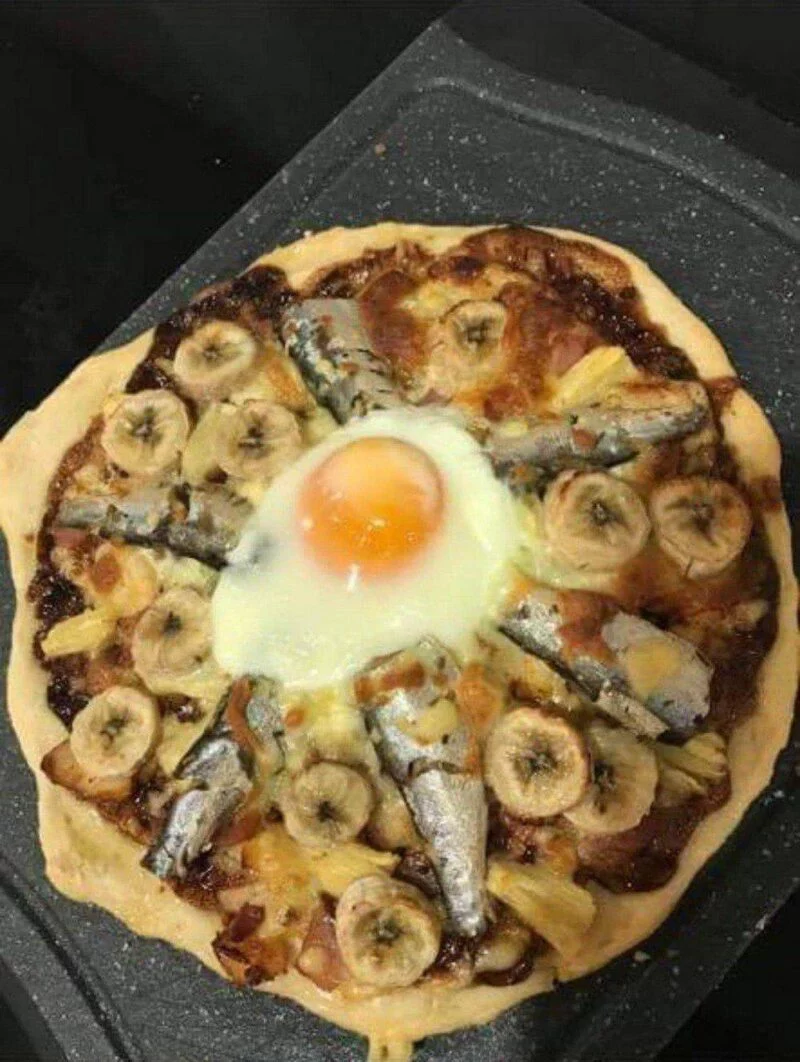 Die Pizza des Grauens Essen ekel-pizza
